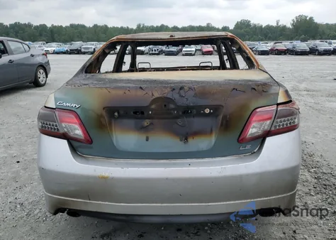 2011 Toyota Camry Base z USA, uszkodzony, nr VIN 4T1BF3EK1BU718652